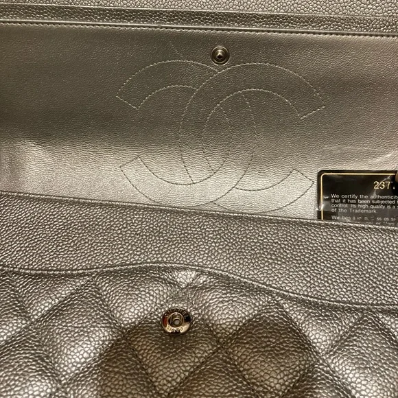 SOLD!!! 🛑Chanel Metallic Caviar double flap Jumbo - Picture 5 of 7